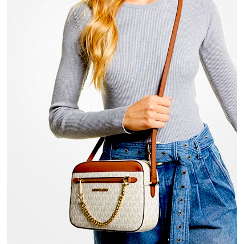 MICHAEL MICHAEL KORS
Jet Set Large Logo Crossbody Bag. Brand new in bag
